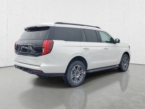 New 2026 Ford Expedition Active image 7