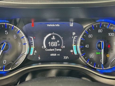 Used 2024 Chrysler Pacifica Touring-L FWD image 12