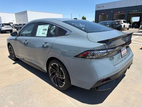 New 2026 Nissan Sentra SR w/ Floor Mat Package FWD image 7
