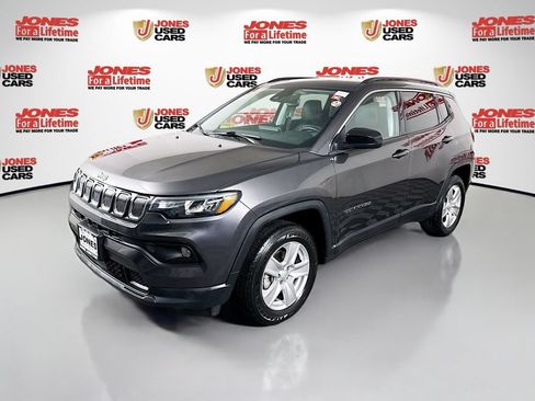 Used 2022 Jeep Compass Latitude w/ Sun and Sound Group AWD/4WD image 15
