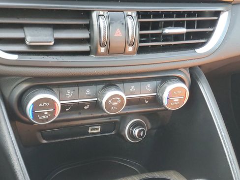 Used 2023 Alfa Romeo Giulia Ti image 27