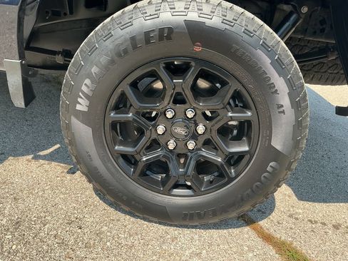 Used 2024 Ford F150 XLT w/ FX4 Off-Road Package AWD/4WD image 4