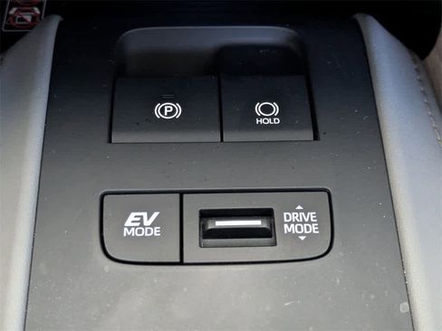 Used 2024 Toyota Venza Limited image 32