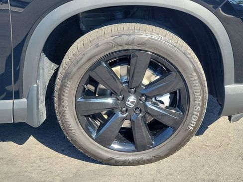 Certified 2025 Honda Pilot Black Edition image 5