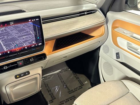 Used 2025 Volkswagen ID. Buzz 1st Edition image 21