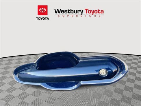 Certified 2023 Toyota Highlander XLE image 12