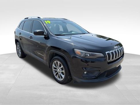 Used 2019 Jeep Cherokee Latitude Plus FWD image 1