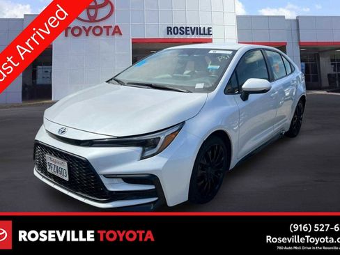 Used 2023 Toyota Corolla SE w/ Carpet Mat Package (TMS) FWD image 1