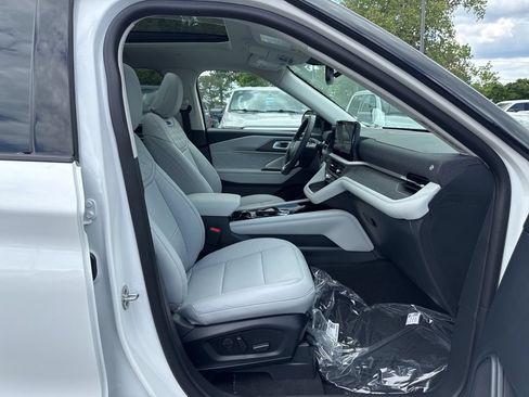 New 2026 Ford Explorer Platinum w/ LUX Leather Package AWD/4WD image 15