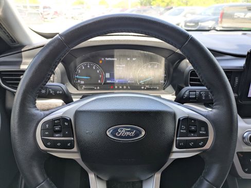 Used 2023 Ford Explorer XLT w/ Equipment Group 202A RWD image 22