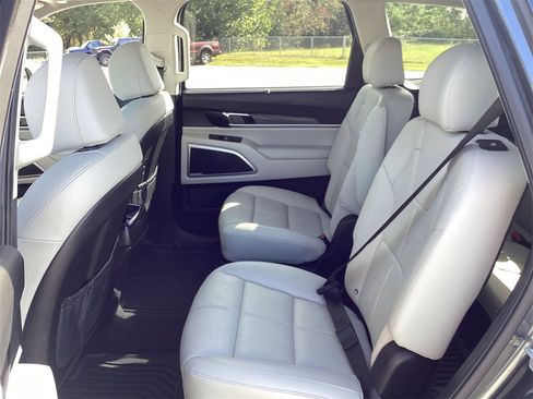 Used 2022 Kia Telluride EX w/ EX Premium Package image 26