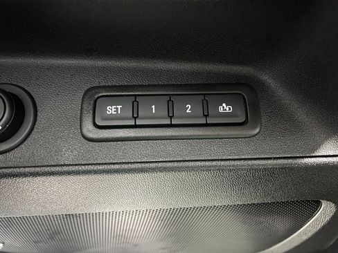 Used 2023 Chevrolet Equinox Premier image 15