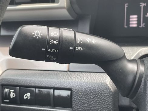 Used 2024 Toyota Tacoma SR5 AWD/4WD image 25