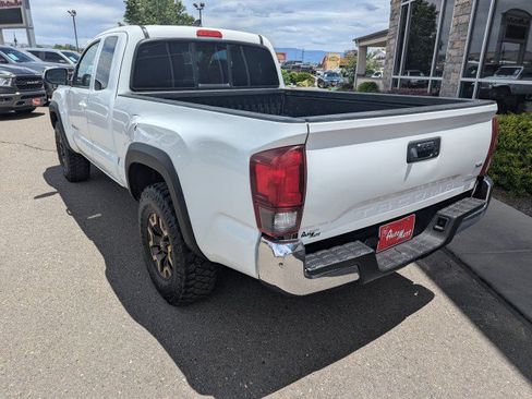 Used 2019 Toyota Tacoma TRD Off-Road AWD/4WD image 3