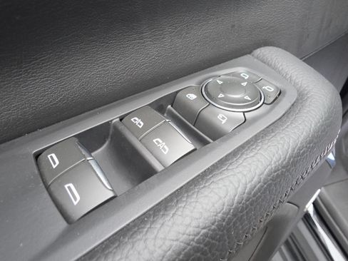Used 2025 GMC Yukon Denali AWD/4WD image 36