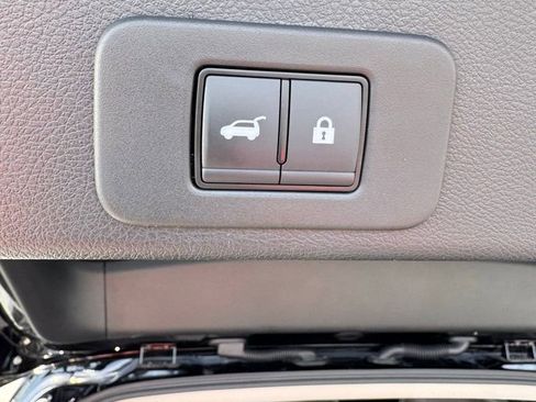 Used 2025 Nissan Murano Platinum AWD/4WD image 17