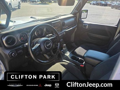 Used 2022 Jeep Wrangler Unlimited Sport AWD/4WD image 9