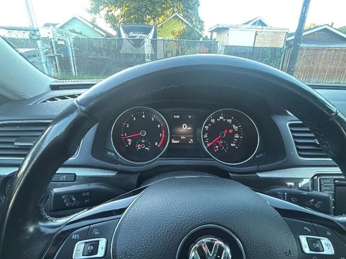 Used 2017 Volkswagen Passat 1.8T SE image 38