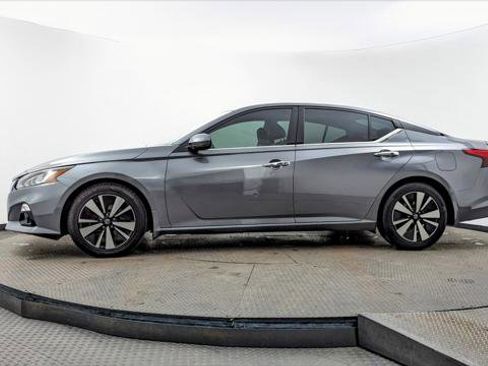 Used 2019 Nissan Altima 2.5 SV image 3
