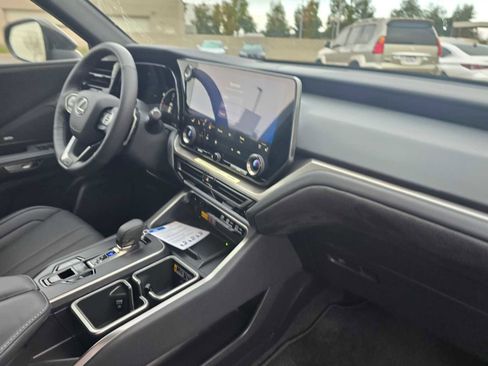 New 2026 Lexus TX 500h AWD image 12