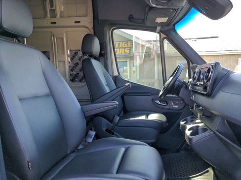 Used 2019 Mercedes-Benz Sprinter 170 image 27