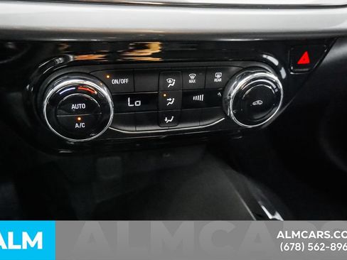 Used 2025 Chevrolet Trax LT FWD image 33