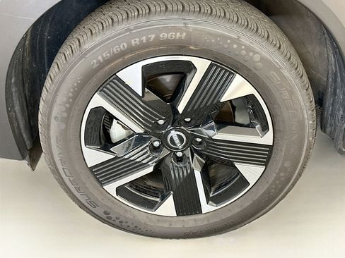 Used 2025 Nissan Kicks SV AWD/4WD image 34