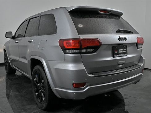 Used 2020 Jeep Grand Cherokee Altitude RWD image 8