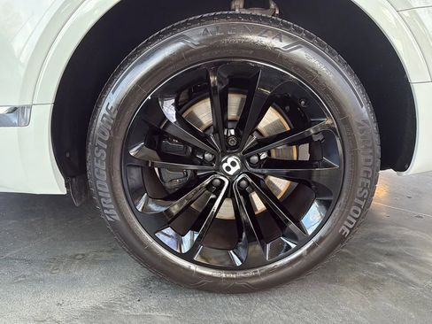 Used 2017 Bentley Bentayga W12 Sport Utility 4D image 26