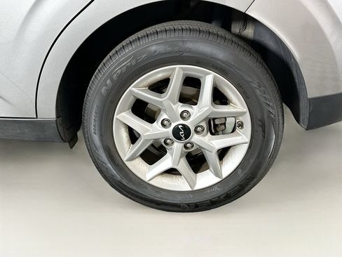 Used 2025 Kia Soul LX w/ LX Technology Package FWD image 11