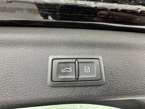 Used 2020 Audi Q3 2.0T Premium w/ Convenience Package AWD/4WD image 16