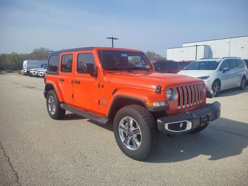 Used 2019 Jeep Wrangler Unlimited Sahara w/ Cold Weather Group image 2