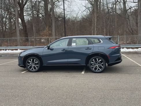 New 2026 Toyota Crown Signia XLE image 5