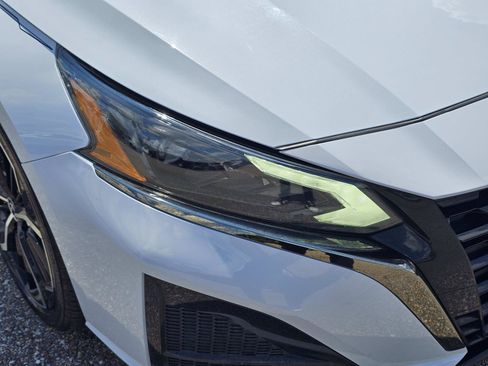 Used 2024 Nissan Altima 2.5 SR w/ SR Premium Package FWD image 4