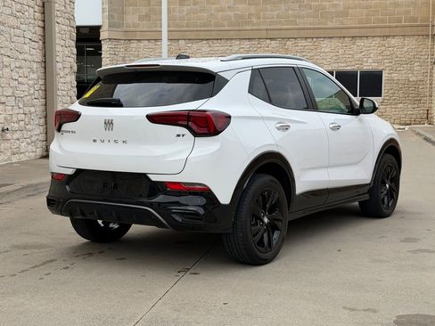 Used 2024 Buick Encore GX Sport Touring image 3