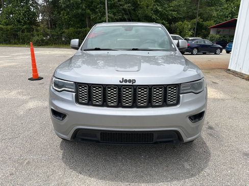 Used 2020 Jeep Grand Cherokee Altitude AWD/4WD image 3
