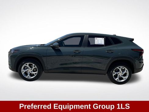 Used 2025 Chevrolet Trax LS w/ LS Convenience Package image 3