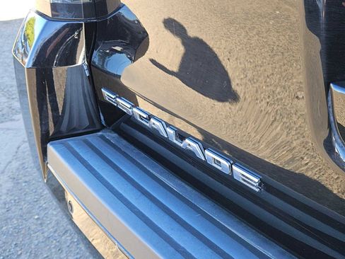 Used 2020 Cadillac Escalade Premium Luxury image 16