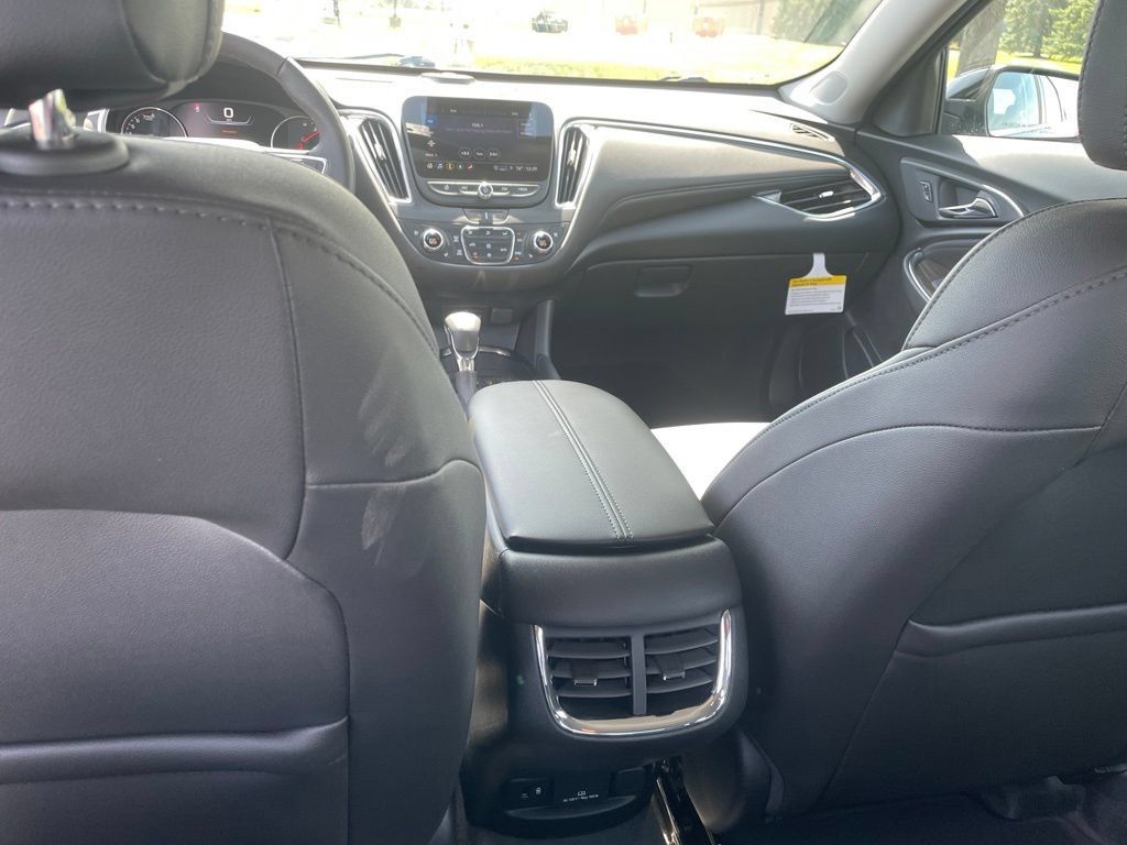 Used 2025 Chevrolet Malibu LT FWD image 16