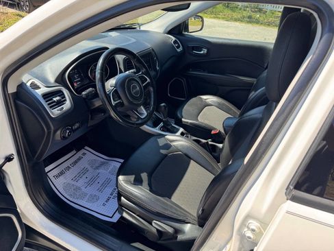 Used 2019 Jeep Compass Latitude image 24
