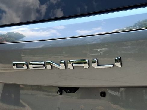 Used 2025 GMC Yukon XL Denali AWD/4WD image 33