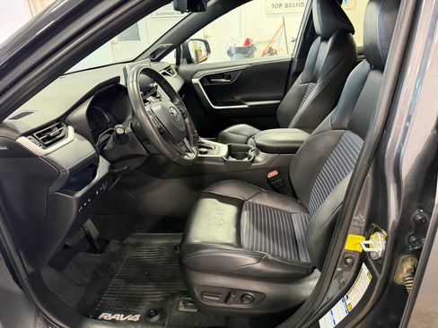 Used 2020 Toyota RAV4 XSE image 4