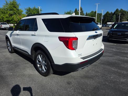 Certified 2022 Ford Explorer XLT w/ Equipment Group 202A AWD/4WD image 3