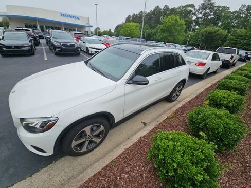 Used 2018 Mercedes-Benz GLC 300 4MATIC image 4