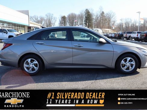 Used 2021 Hyundai Elantra SE image 1