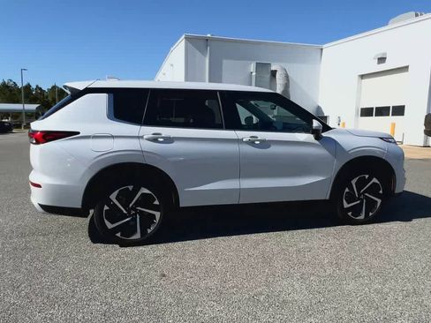 Used 2024 Mitsubishi Outlander SE image 9