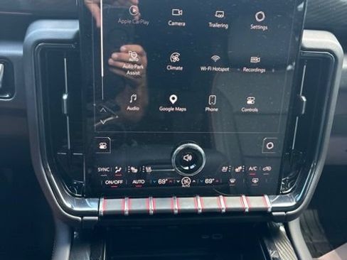Used 2025 GMC Yukon AT4 w/ AT4 Premium Plus Package AWD/4WD image 9
