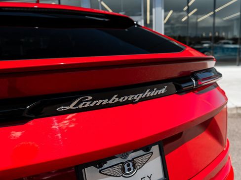 Used 2022 Lamborghini Urus AWD/4WD image 10