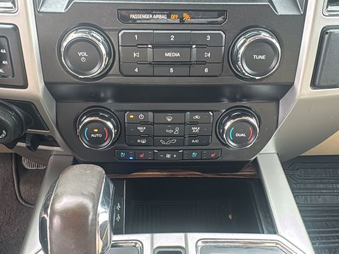 Used 2019 Ford F150 Lariat image 19