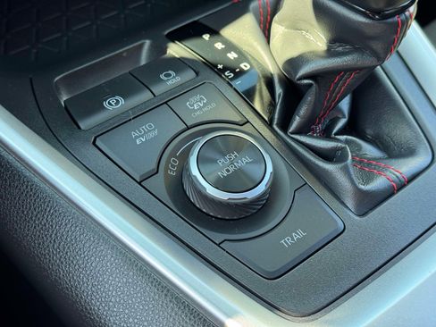 Used 2024 Toyota RAV4 SE w/ Weather & Moonroof Package image 29